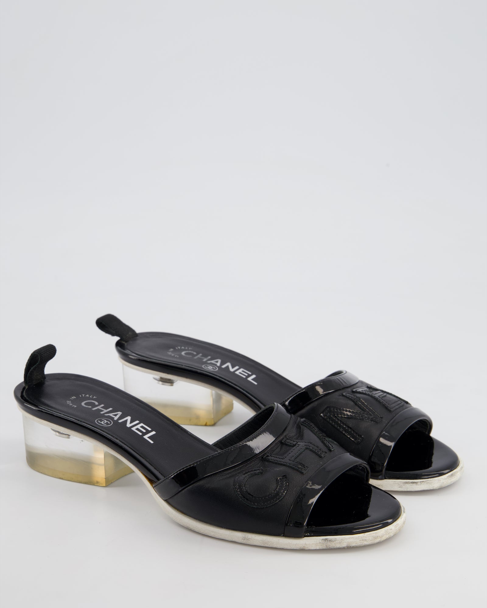 週末⭐️CHANELミュール　37⭐️ Chanel Black Leather Mules with CC Logo Details Size EU 37