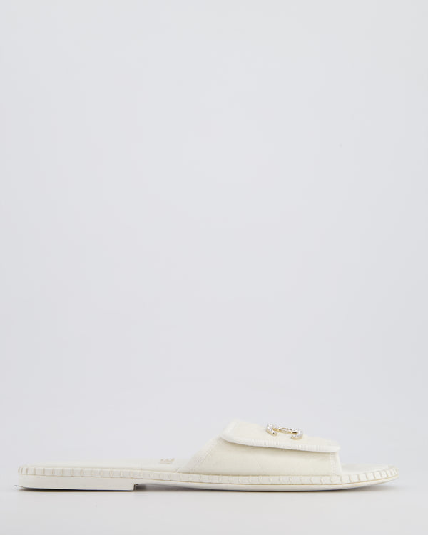 Chanel White Leather Bathrobe Quilted Sandals with CC Crystal Logo Detail Size EU 39