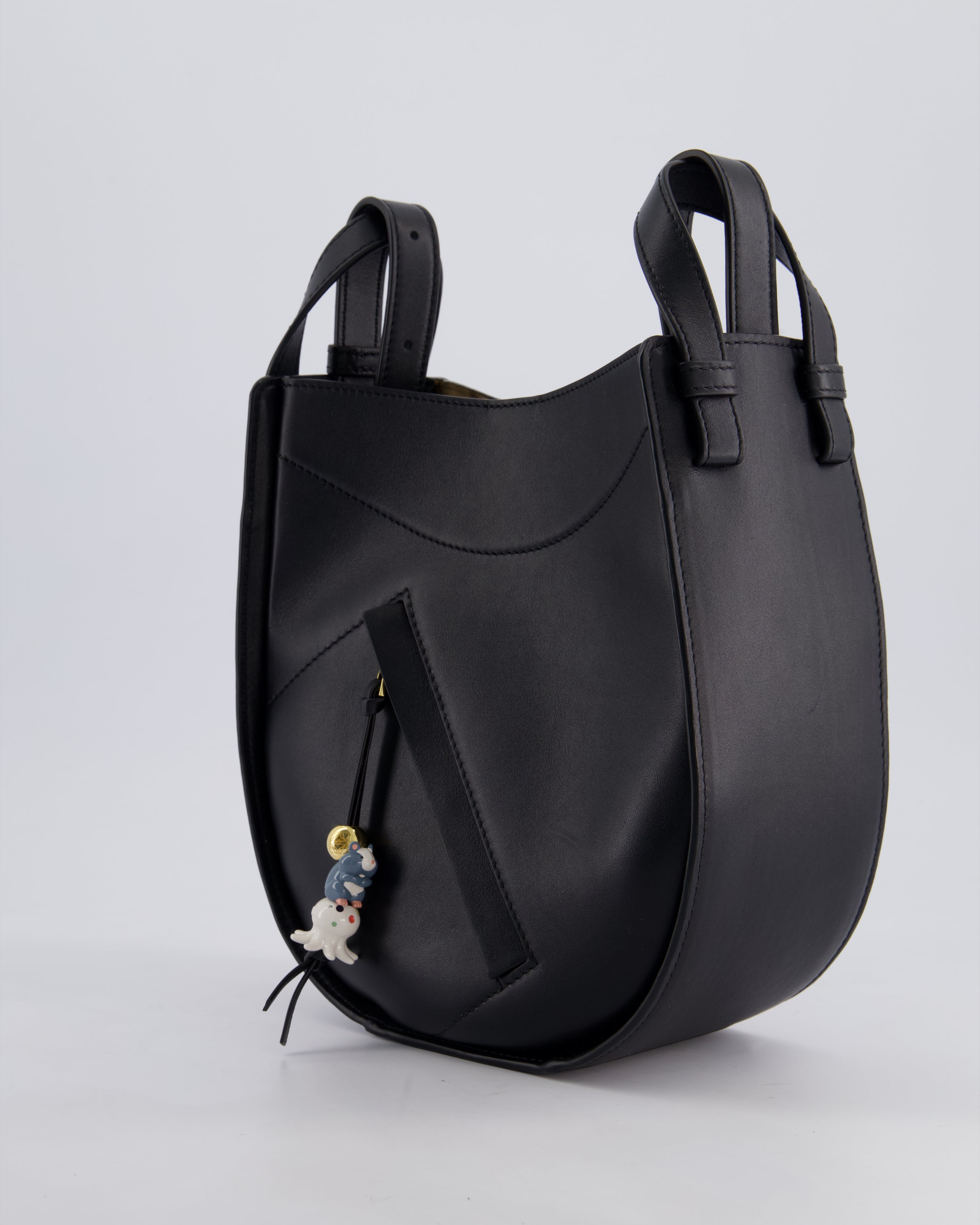 【LOEWE】Hammock Slice Bag Black LOEWE Hammock Slice Tote Bag | Black | FARFETCH