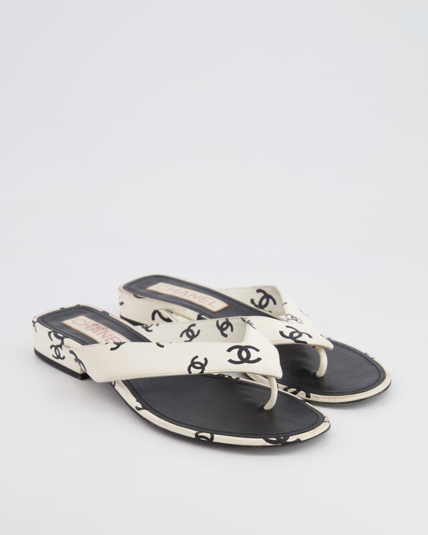 *HOT* Chanel White and Black CC Logo Leather Flip Flop Sandals Size 38C