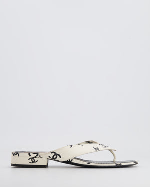 *HOT* Chanel White and Black CC Logo Leather Flip Flop Sandals Size 38C
