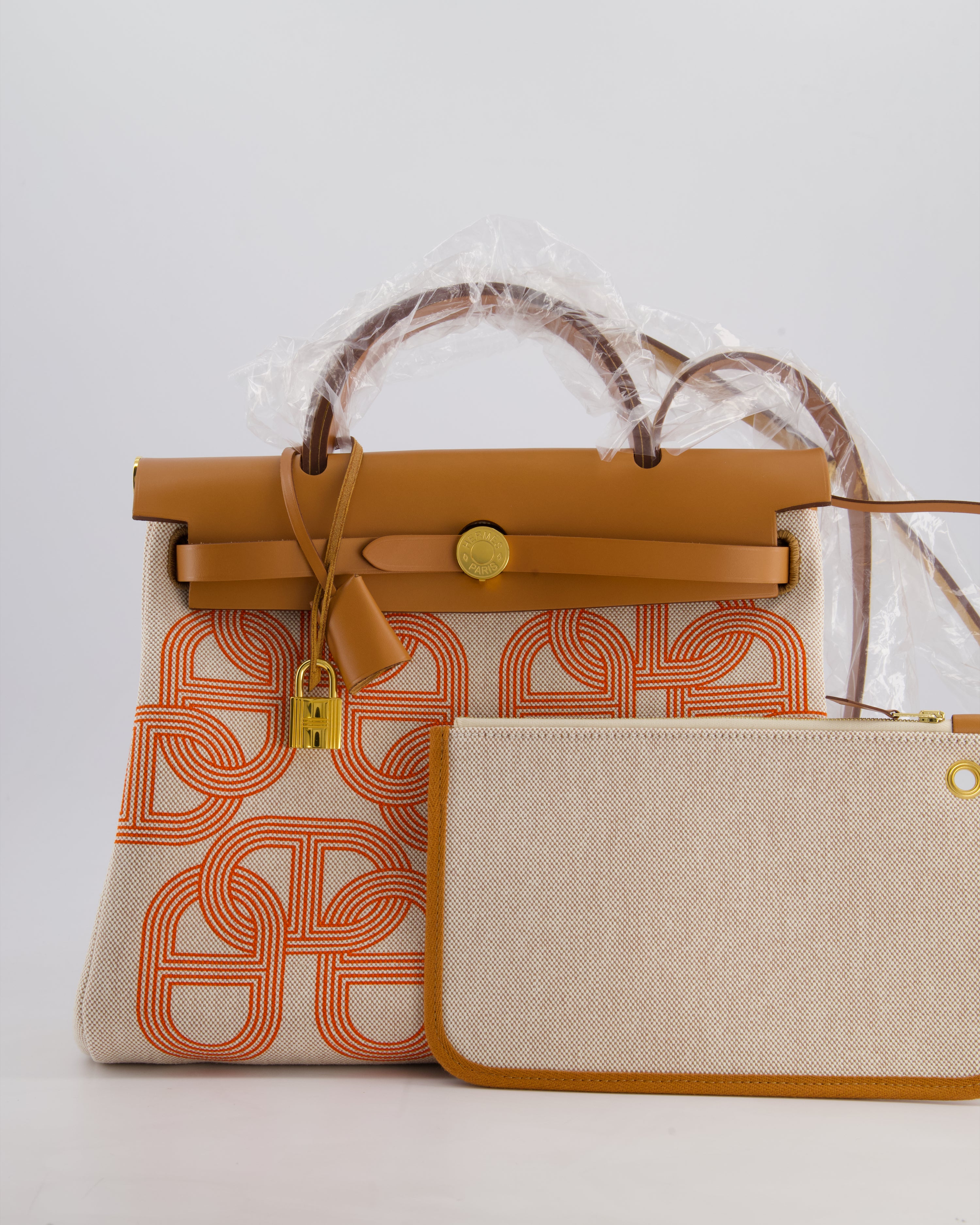 オンオフどんなシーンにも合う ゴールド金具 Hermes Herbag 31 オンオフどんなシーンにも合う ゴールド金具 Hermes Herbag 31