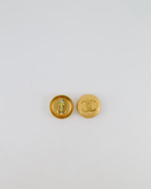 Chanel 95A Vintage Gold Grained Round Clip-On Earrings with Gold CC Logo