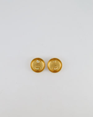 Chanel 95A Vintage Gold Grained Round Clip-On Earrings with Gold CC Logo