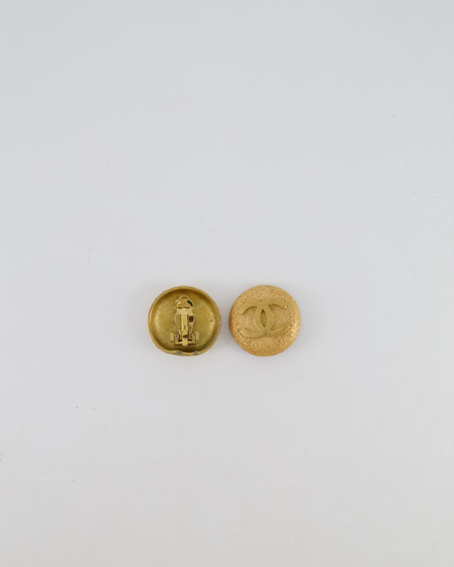 Chanel 94P Vintage Gold Textured Round Clip-On Earrings with Gold CC Logo