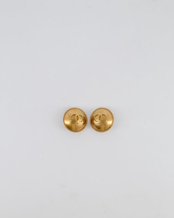 Chanel 94A Vintage Dark Gold Round Clip-On Earrings with Gold CC Logo