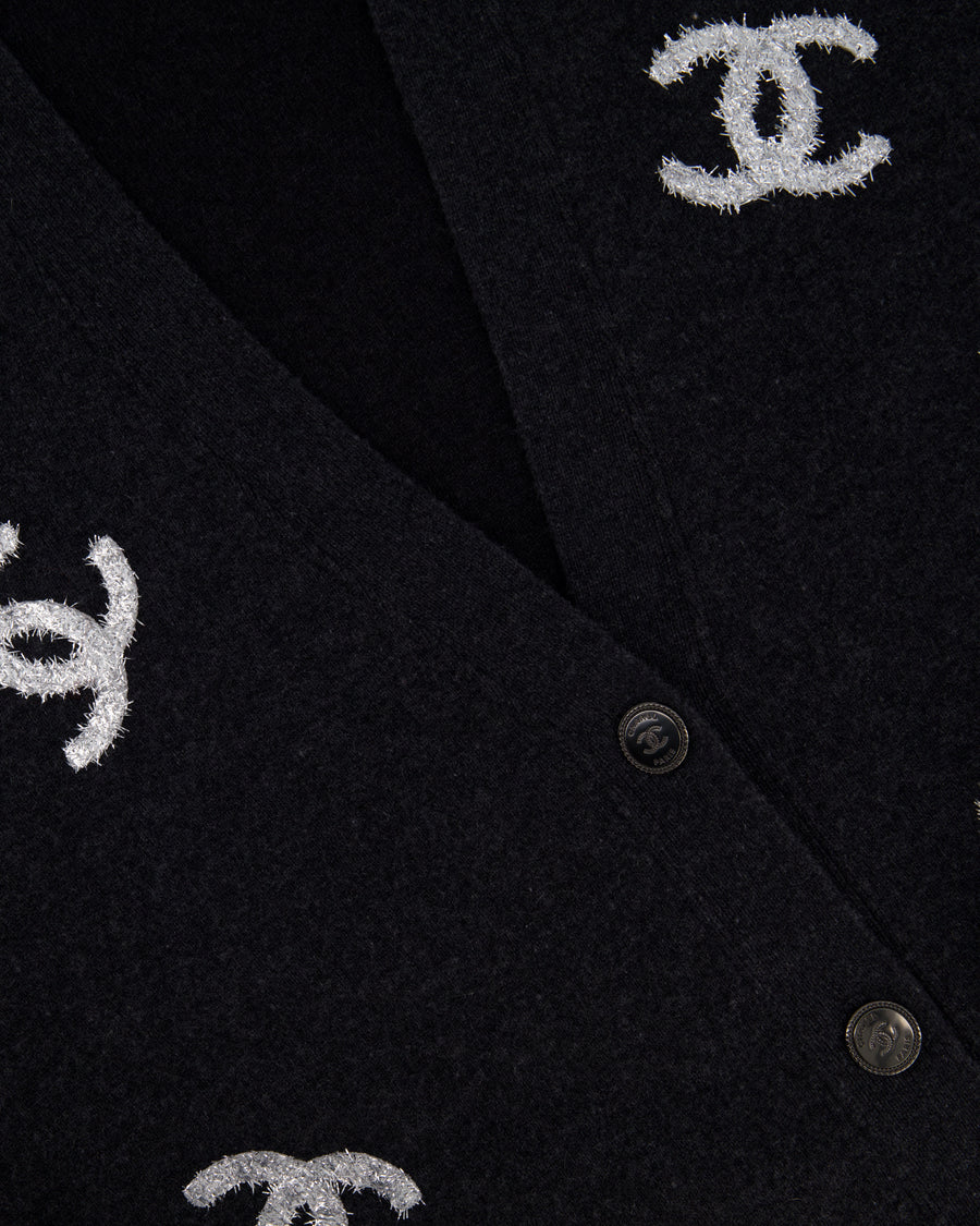 Chanel 22A Grey Cashmere Cardigan with Silver CC Logo Detail FR 44 (UK 16)