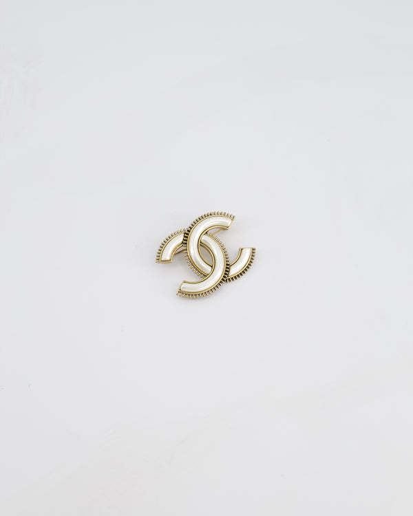 Chanel 25C Pearl and Gold Brooch CC Logo with Inlay of Pearlised White Detailing
