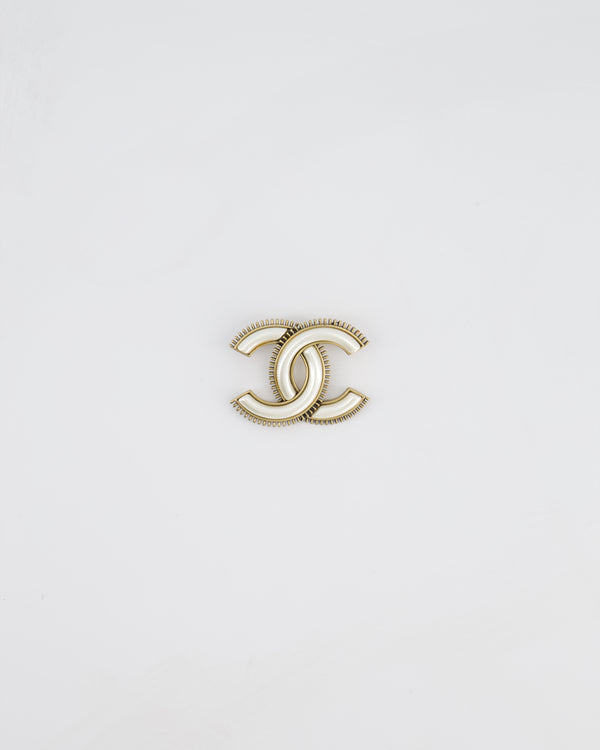 Chanel 25C Pearl and Gold Brooch CC Logo with Inlay of Pearlised White Detailing
