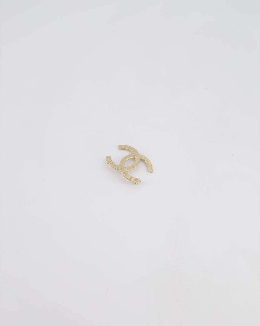 Chanel 16B Champagne Gold CC Textured Brooch