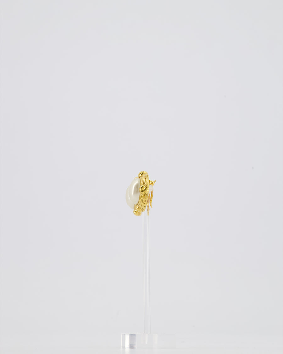 *HOT* Chanel Gold Round Button Pearl Clip On CC Earrings