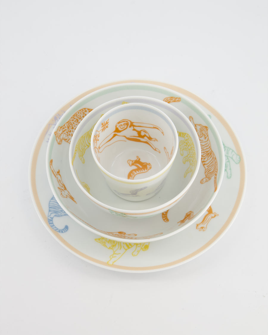 Hermès White Printed "Passe-Passe" Tumbler, Bowl, and Plate Set