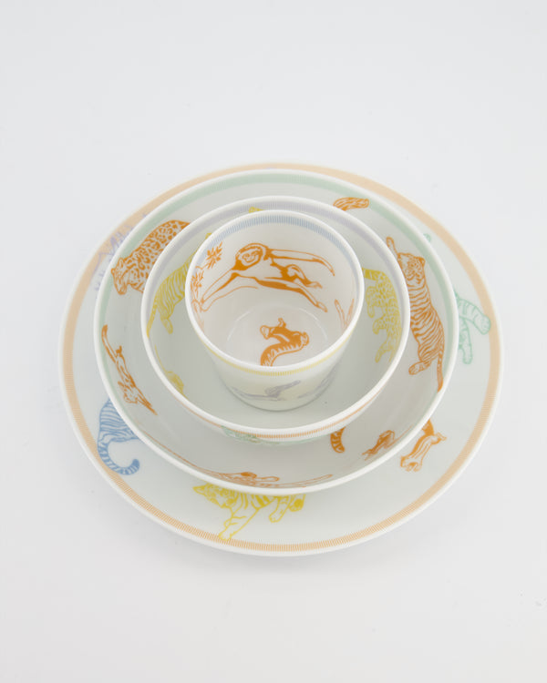 Hermès White Printed "Passe-Passe" Tumbler, Bowl, and Plate Set