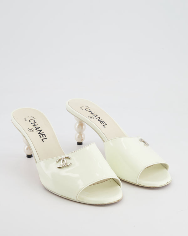 Chanel White Patent Leather Heeled Mules with Pearl Heel and Silver CC Logo Detail Size EU 39C