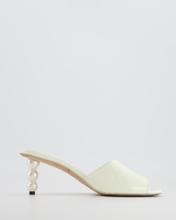 Chanel White Patent Leather Heeled Mules with Pearl Heel and Silver CC Logo Detail Size EU 39C
