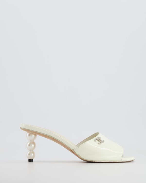 Chanel White Patent Leather Heeled Mules with Pearl Heel and Silver CC Logo Detail Size EU 39C