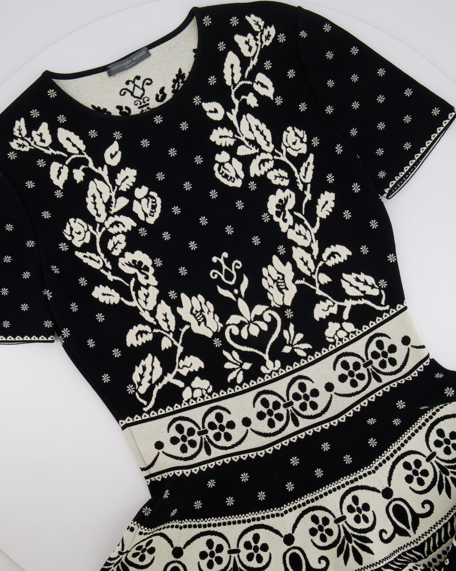 Alexander McQueen Black and White Short-Sleeved Mini Dress with Floral Print Details Size IT 44 (UK 12)