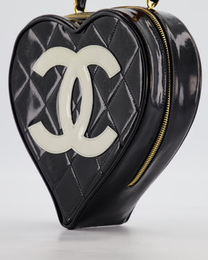 *RARE COLLECTORS ITEM* Chanel 1995 Vintage Black Heart Vanity Bag with White CC Logo and Gold Chain Handle Detail