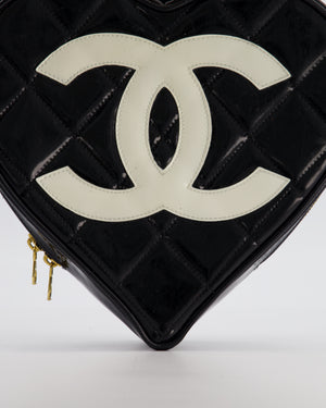 *RARE COLLECTORS ITEM* Chanel 1995 Vintage Black Heart Vanity Bag with White CC Logo and Gold Chain Handle Detail