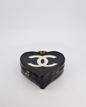 *RARE COLLECTORS ITEM* Chanel 1995 Vintage Black Heart Vanity Bag with White CC Logo and Gold Chain Handle Detail