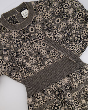 Chanel Fall 2011 Black and Cream Cashmere Abstract Print Top with Silver Textured CC Logo Buttons Size FR 36 (UK 8)