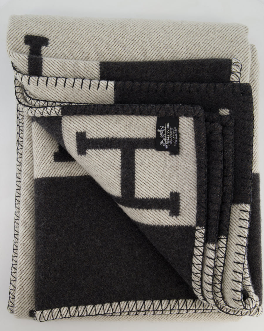*STORE FRESH* Hermès Gris Fonce and Ecru Cashmere Avalon Throw Blanket RRP £1,620