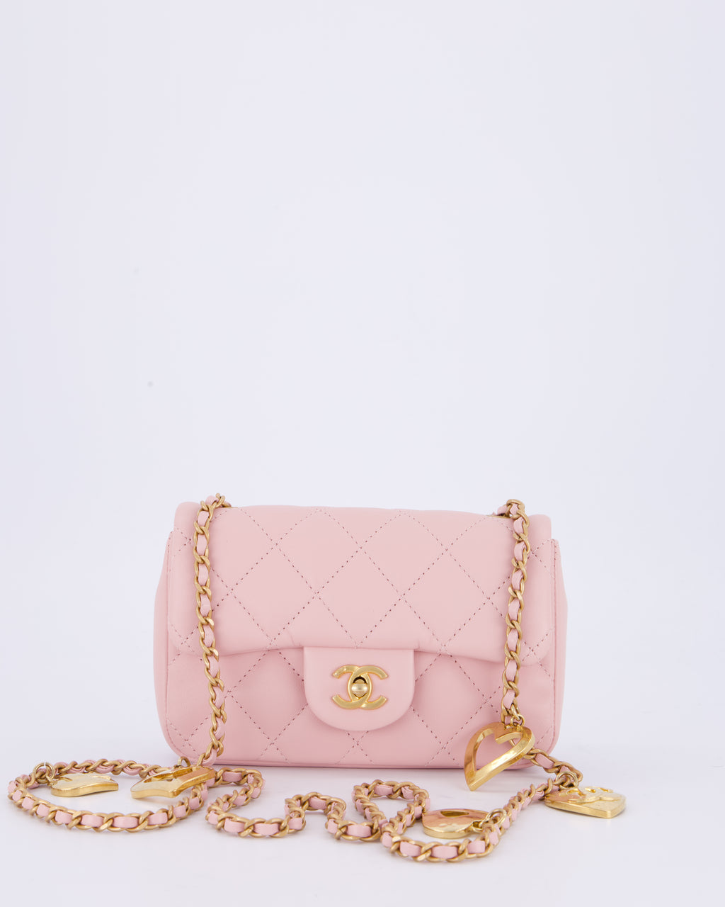 CHANEL ピンク タンクトップ ボタン付き サイズ42 HOT* Chanel 22B Light Pink Mini Flap Bag in Lambskin Leather with