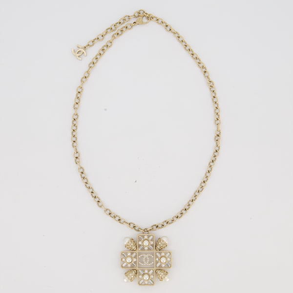 Necklaces and Chokers – Sellier