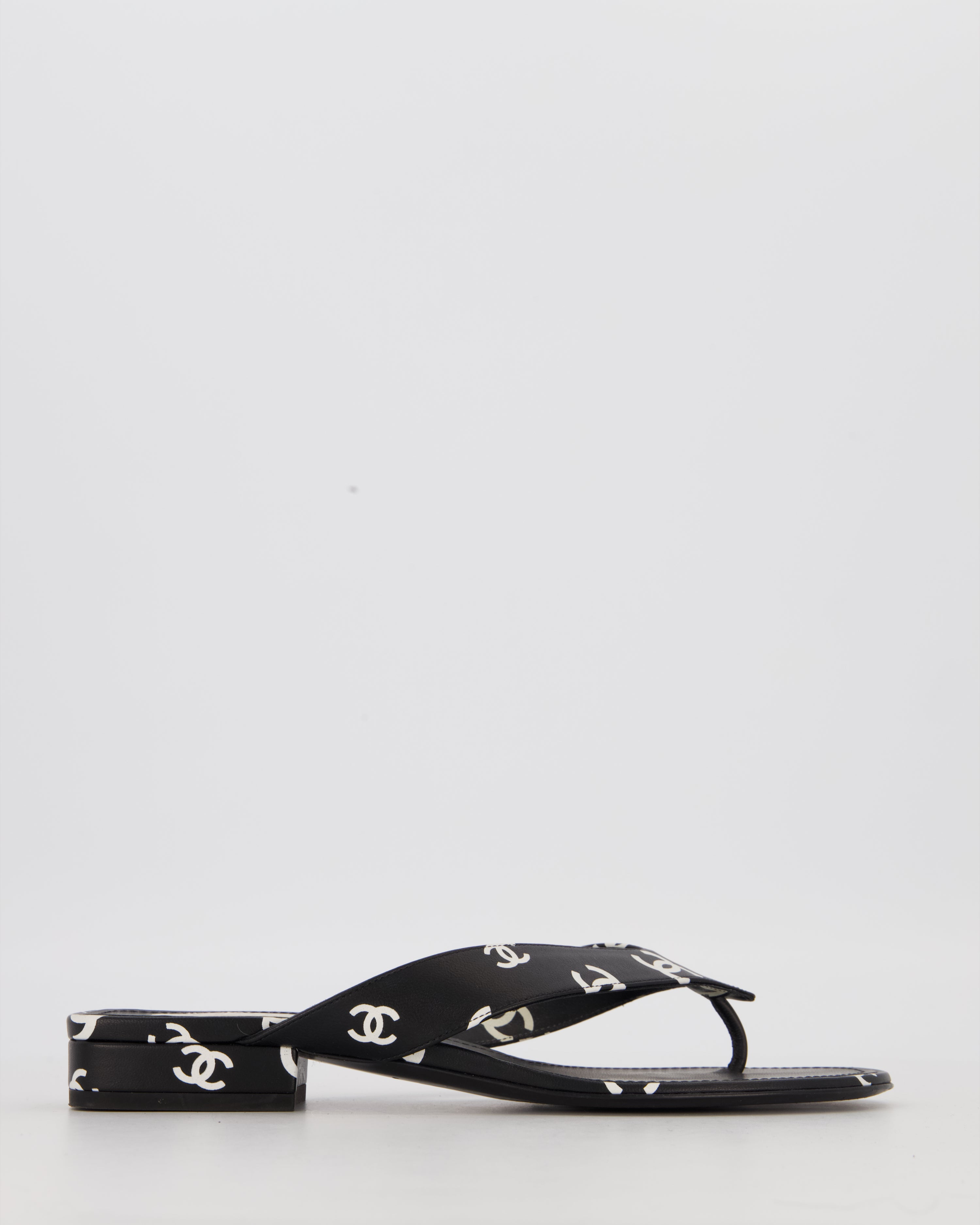 Chanel Black and White Leather 22S Interlocking CC Logo Printed