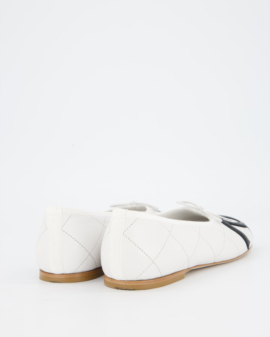 Chanel by Matthieu Blazy White Cambon CC Quilted Flat Ballet Pumps Size EU 40.5C