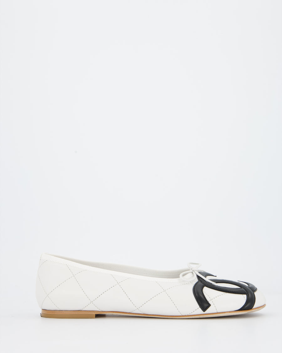 Chanel by Matthieu Blazy White Cambon CC Quilted Flat Ballet Pumps Size EU 40.5C