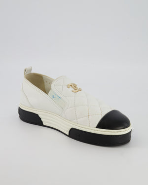 Chanel White Quilted Leather Stroll Trainers With Gold CC Logo and Black Cap-Toe Size EU 39C