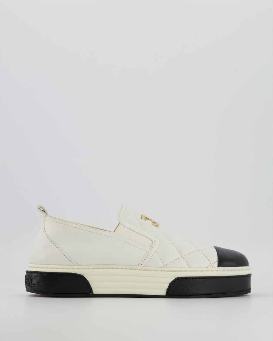 Chanel White Quilted Leather Stroll Trainers With Gold CC Logo and Black Cap-Toe Size EU 39C