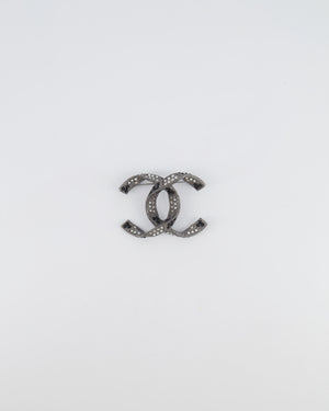 Chanel 16A Dark Silver Twisted CC Logo Brooch with Crystals,Black and White Pearls