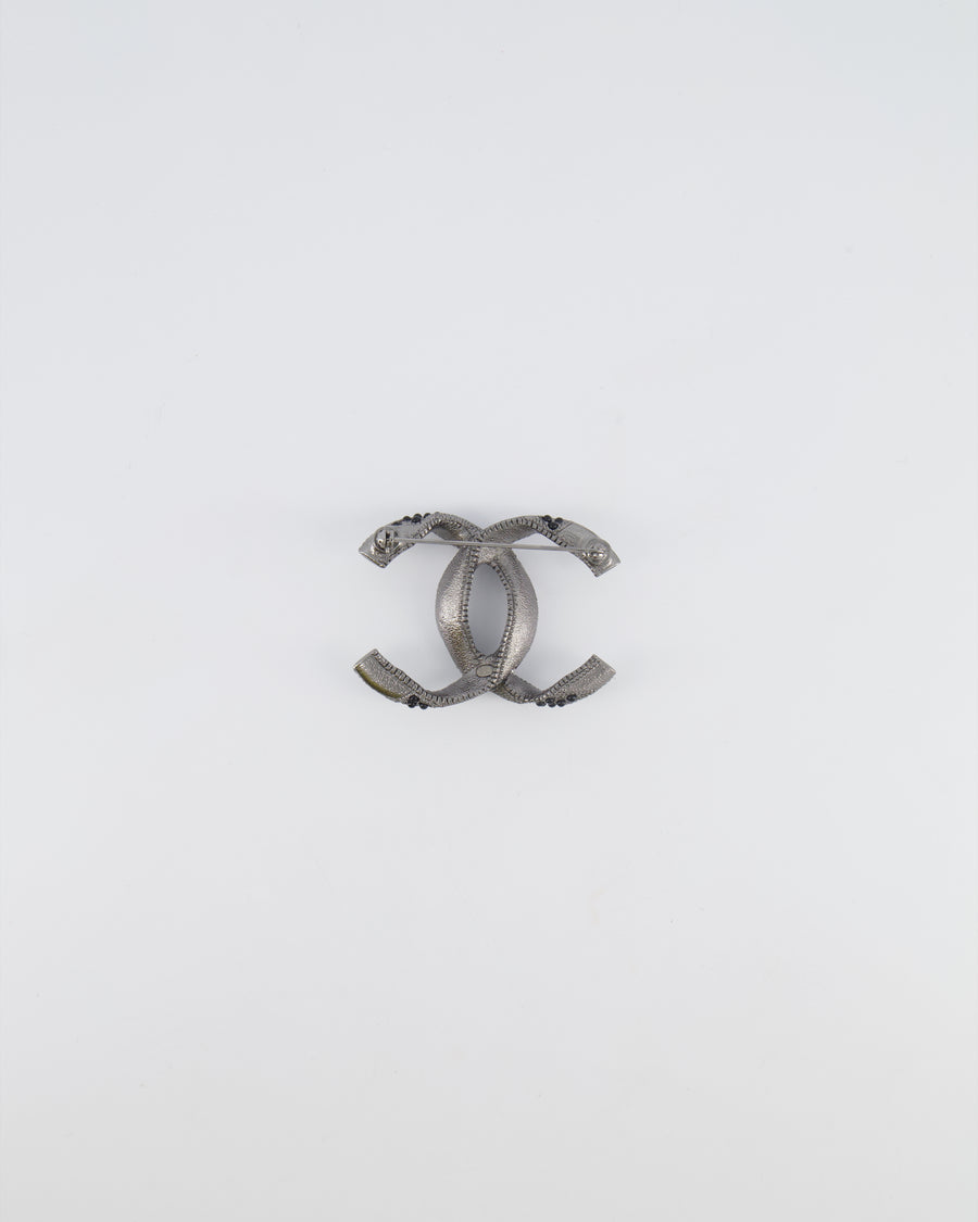 Chanel 16A Dark Silver Twisted CC Logo Brooch with Crystals,Black and White Pearls