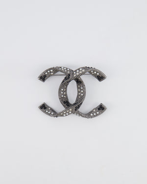Chanel 16A Dark Silver Twisted CC Logo Brooch with Crystals,Black and White Pearls