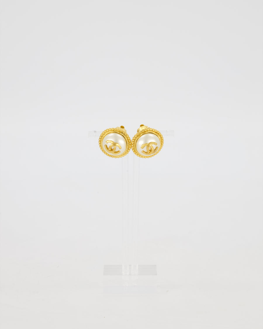 Chanel 96A Gold Pearl Clip-on Earrings with Interlocking CC Logo