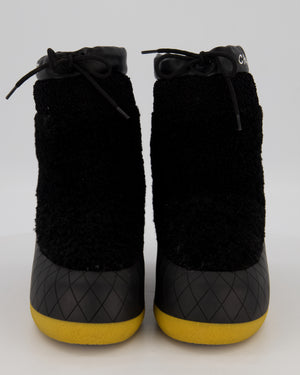 Chanel AW23 Snowboots in Black Shearling and Quilted Rubber with White Embroidered Logo Detail Size EU 42