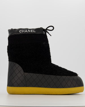 Chanel AW23 Snowboots in Black Shearling and Quilted Rubber with White Embroidered Logo Detail Size EU 42