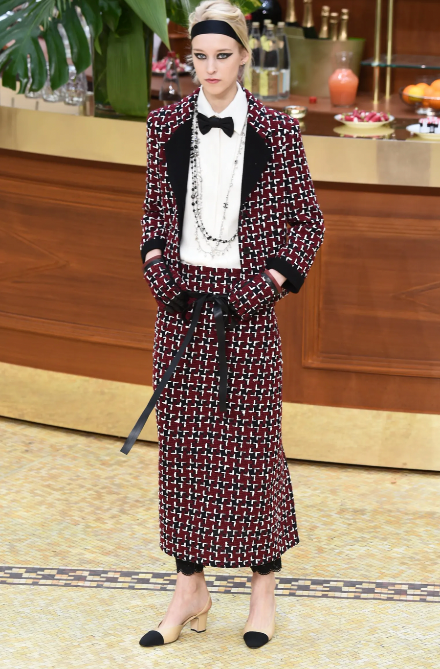 Chanel Fall 2015 Burgundy and Black Tweed Jacket with Black CC Logo Buttons Size FR 40 (UK 12)