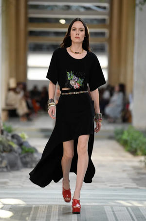 *RUNWAY* Chanel Métiers d'Art 2023 Black Front-Cropped Midi Skirt with Back Gold CC Logo Button Detail Size FR 34 (UK 6)