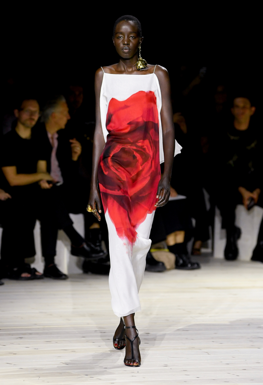 Alexander Mcqueen Spring 2024 White and Red Rose Printed Silk Chiffon Dress Size IT 44 (UK 12) RRP £2,500