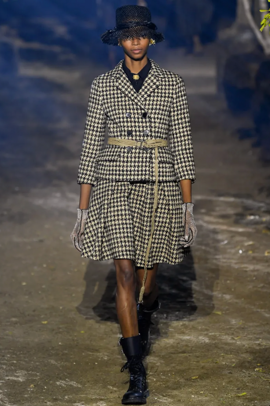 Christian Dior Spring 2020 Runway Beige and Black Silk Houndstooth Pleated Mini Skirt Size FR 36 (UK 8) RRP £1,950