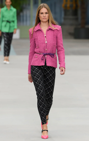 Chanel Cruise 2020 Pink Tweed Jacket with Front Pocket Details and CC Logo Buttons Details Size FR 36 (UK 8)