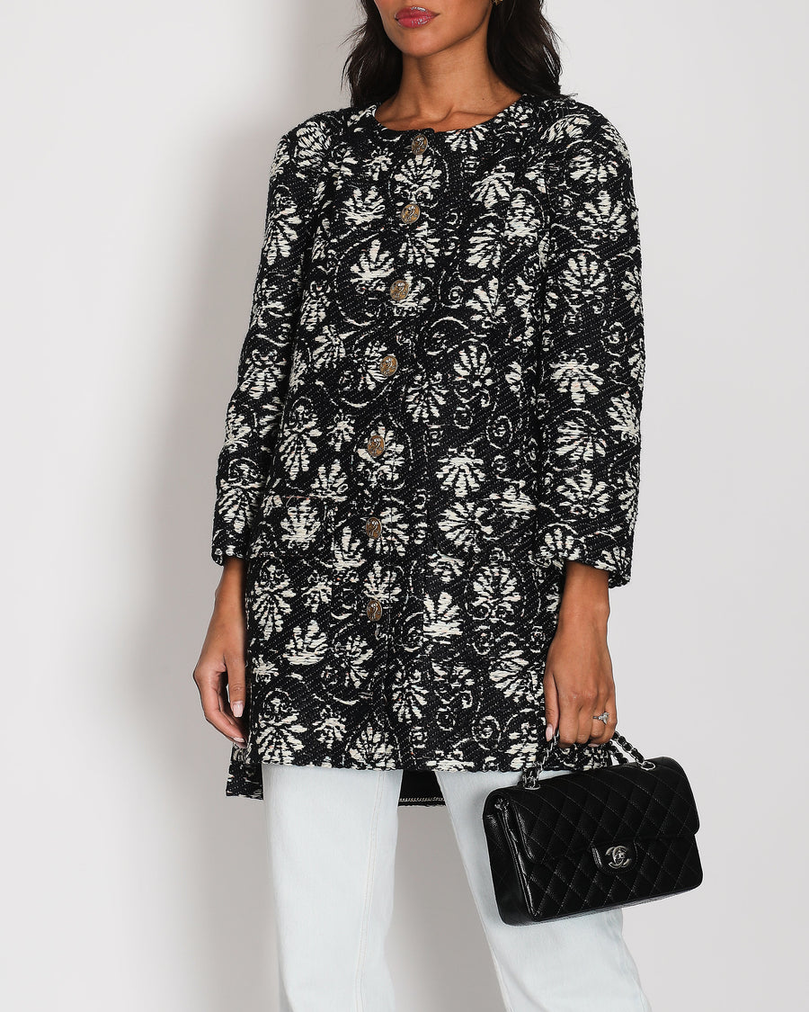 HOT* Chanel 18C Navy Tweed Jacket with White Floral Embroideries 