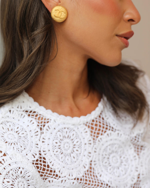 Chanel 94P Vintage Gold Textured Round Clip-On Earrings with Gold CC Logo