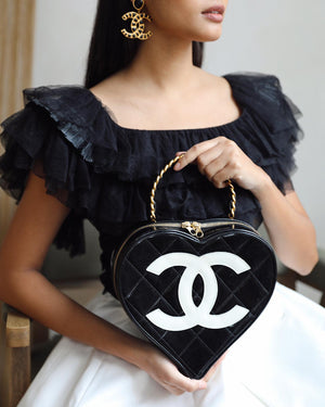 *RARE COLLECTORS ITEM* Chanel 1995 Vintage Black Heart Vanity Bag with White CC Logo and Gold Chain Handle Detail