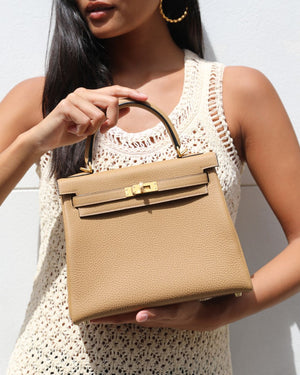 *SUPER RARE* Hermès HSS Kelly 25 Retourne Verso Bag in Chai Togo Leather with Brushed Gold Hardware and Rouge H Interior