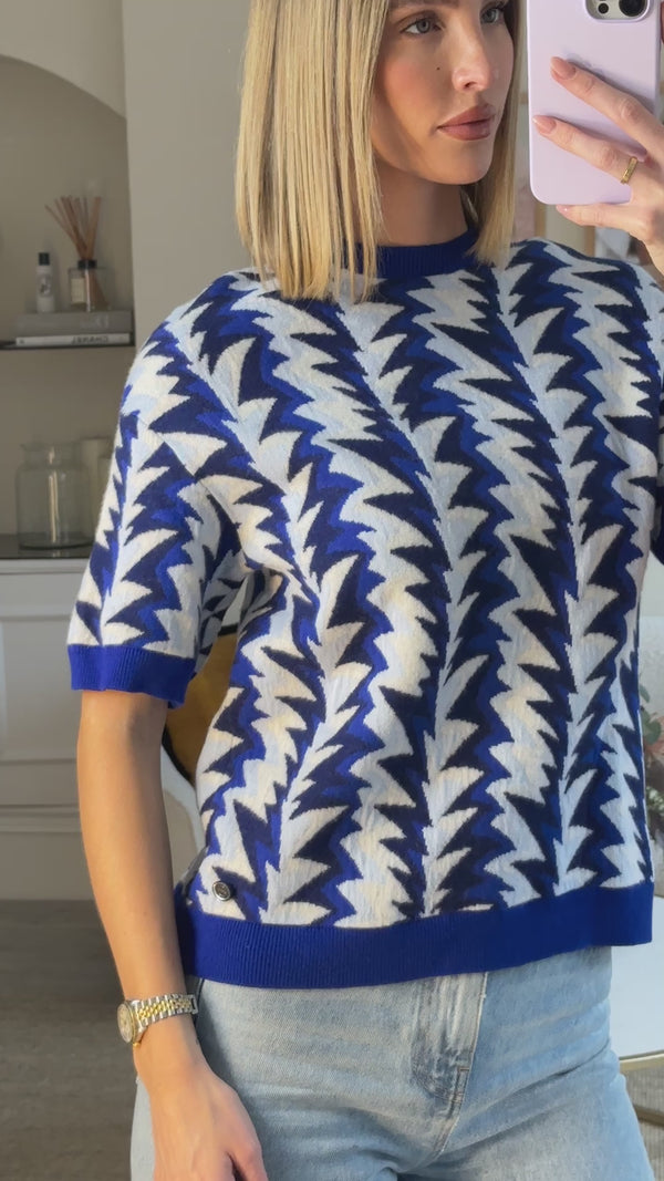 Chanel 19C La Pausa Blue and White Cashmere Blend Short Sleeve Jumper with Zig Zag Print Size FR 34 (UK 6) RRP £1,680